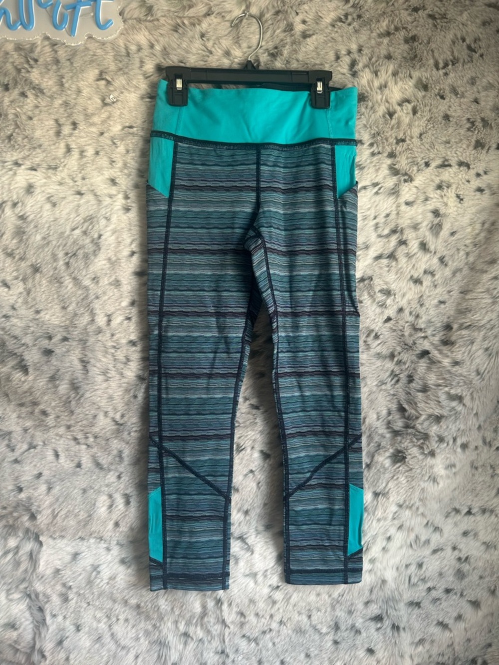 301.  Lululemon sz 4 cropped legging. Euc.